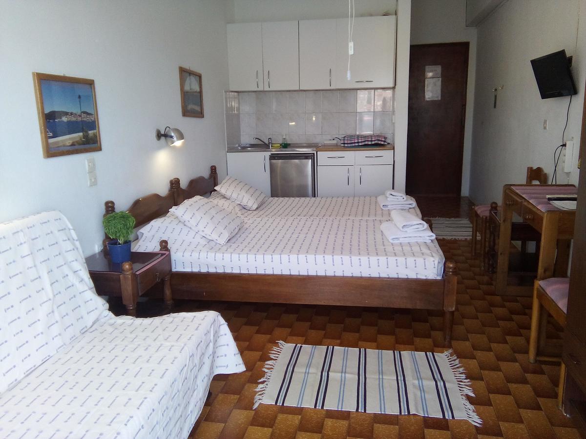 Bissias Guest House Galatas  Exterior photo